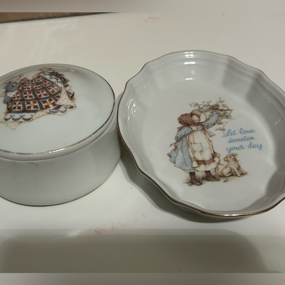 Holly Hobbie Genuine Porcelain Designer Collection Jewelry Box And Trinket Dish